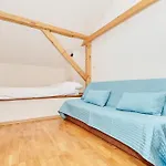 Apartment Singer